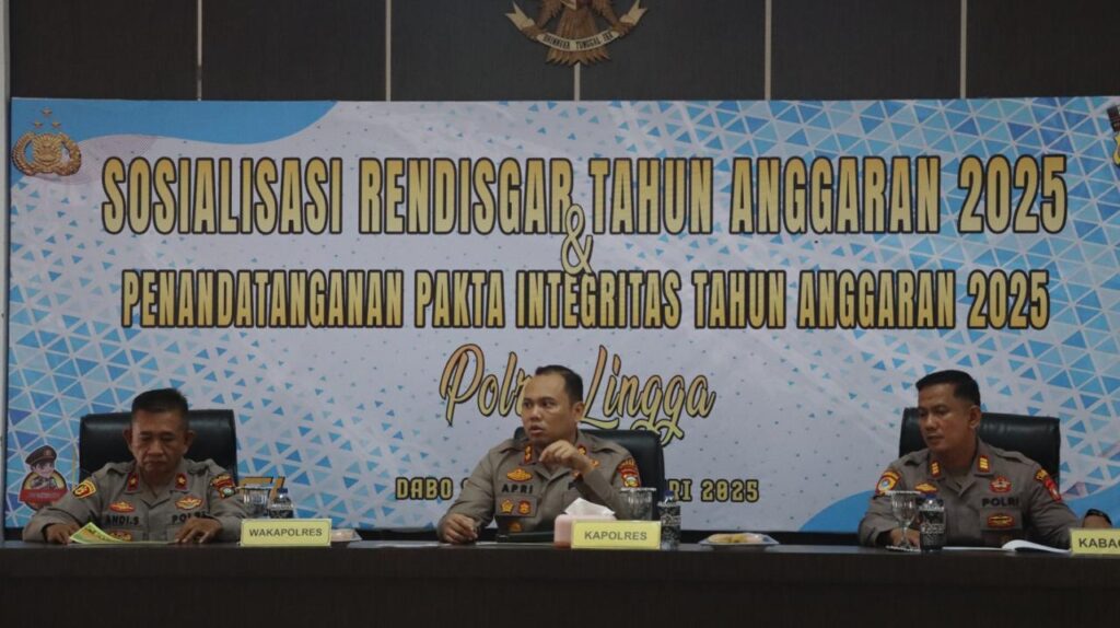 Kapolres Lingga saat memimpin sosialisasi DIPA TA 2025 di Maporles Lingga, kemarin. (ft gafar)