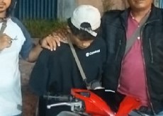 Satu dari dua tersangka saat ditangkap polisi di Karimun, malam tadi. (ft novel)