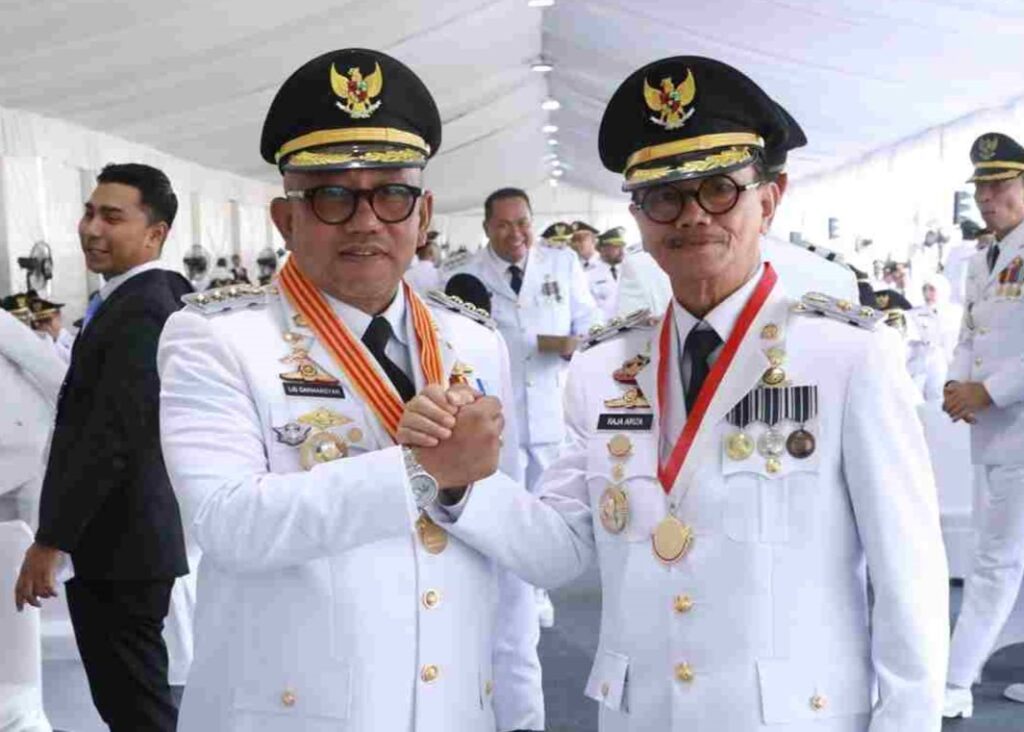 Berfoto bersama usai Pelantikan Lis dan Raja di Jakarta, kemarin. (ft kominfotjpinang)