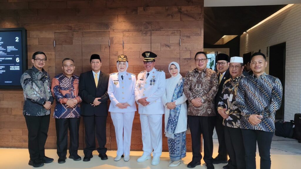 Cen Sui Lan dan Jarmin Sadik usai dilantik sebagai Bupati dan Wakil Bupati Natuna, di Jakarta, pagi tadi. (ft kominfonatuna)