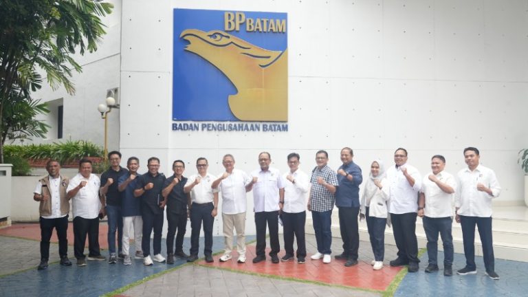 Delegasi Sari Ater Hospitality Bandung berfoto bersama saat melakukan kunjungan ke BP Batam kemarin. (ft humasbpbatam)