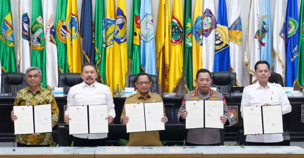 Komisi Pemberantasan Korupsi (KPK) bersama Kementerian Dalam Negeri (Kemendagri), Kejaksaan Agung (Kejagung), Kepolisian Republik Indonesia (Polri), dan Badan Pengendalian Pembangunan dan Investigasi Khusus (Bappisus) sepakat memperkuat pengawasan perizinan di daerah. (ft kpk)
