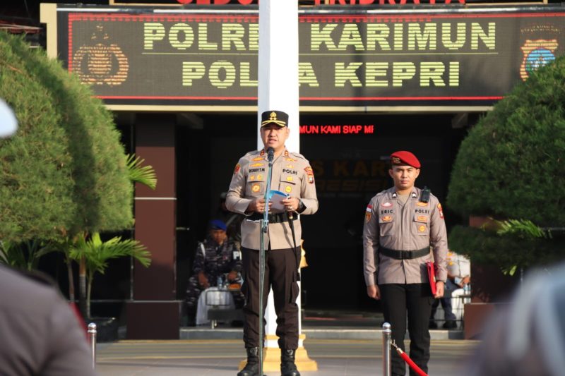 Kapolres Karimun AKBP Robby Topan Manusiwa pimpin Apel Gelar Pasukan Ops Keselamatan 2025. pagi tadi. (ft humaspolreskarimun)