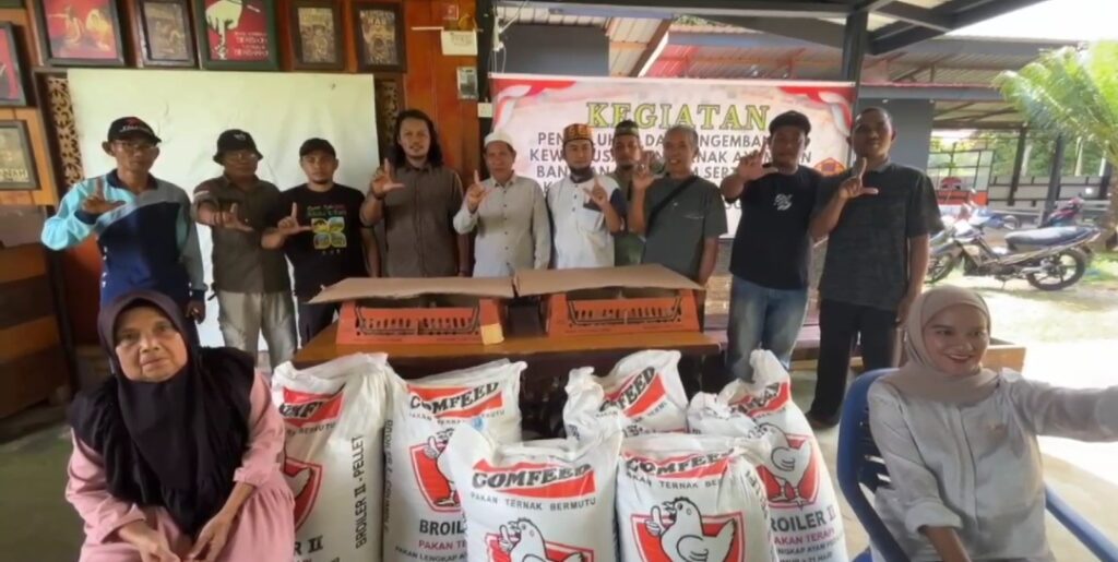 Para pelaku usaha ternak di Lingga usai acara penyuluhan pengembangan kewirausahaan ternak ayam. pagi tadi. (ft sucipto)