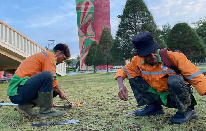 Pemberhentian Honorer DLH Ancam Kebersihan Pantai Piwang? Ini Jawaban Kadis LH Natuna