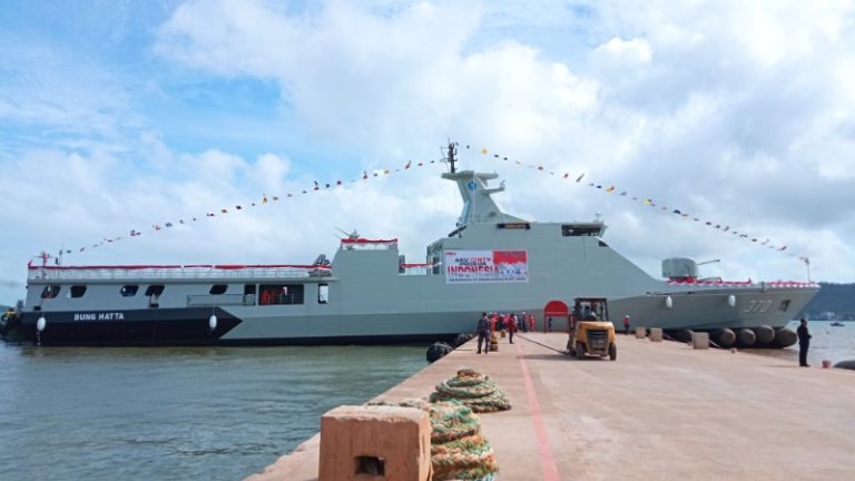 Penampakan Kapal Korvet KRI Bung Hatta – 370 yang dibangun di galangan kapal PT Karimun Anugrah Sejati (KAS) Batam, Kepri. (ft tnial)
