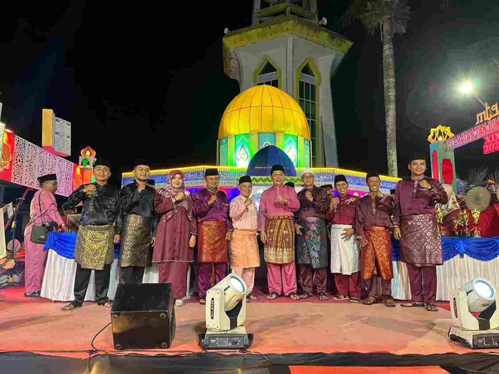 Penutupan MTQH XIX Tingkat Kecamatan Tanjungpinang Barat Tahun 2025 berlangsung meriah di Masjid Besar Al Azhar, Jalan Pantai Impian, malam ini. (ft kominfitjpinang)