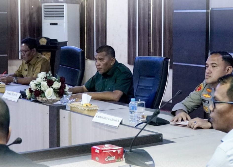 Suasana Rakor Ketersediaan Pangan yang juga membahas tentang pasokan listrik di Karimun, pagi tadi. (ft prokopim)
