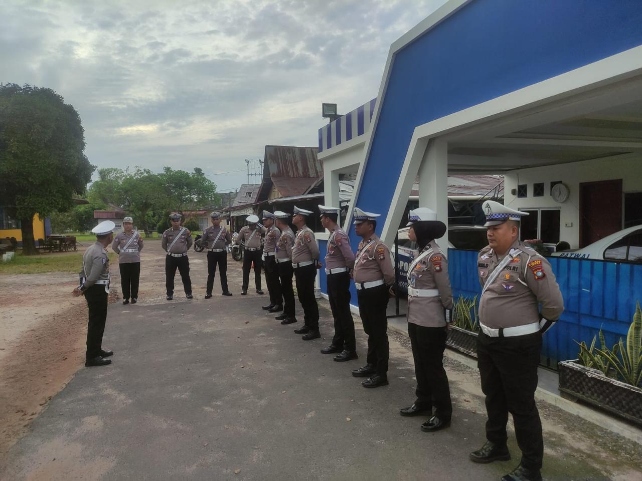 Suasana apel pagi yang digelar Satlantas Polres Lingga, pagi tadi. (ft humaspolreslingga)