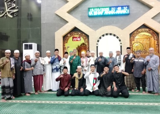 BKM Kelurahan Dabo Gelar Safari Ramadhan dan Penyerahan SK Penetapan Masjid Jami', malam kemarin. (ft bkmdabo)