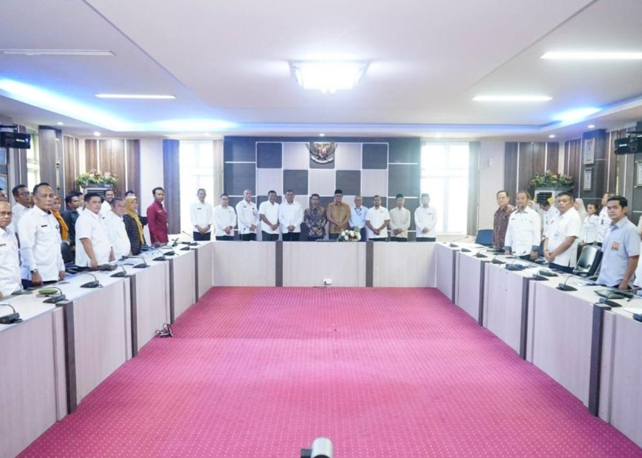 Bupati dan Wakil Bupati Karimun berfoto bersama usai acara