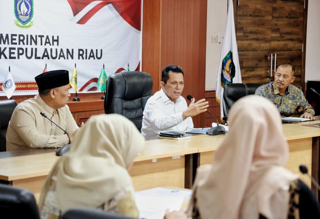 Gubernur Ansar saat memimpin Rapat Koordinasi dan Evaluasi OPD, pagi tadi. (ft kominfokepri)