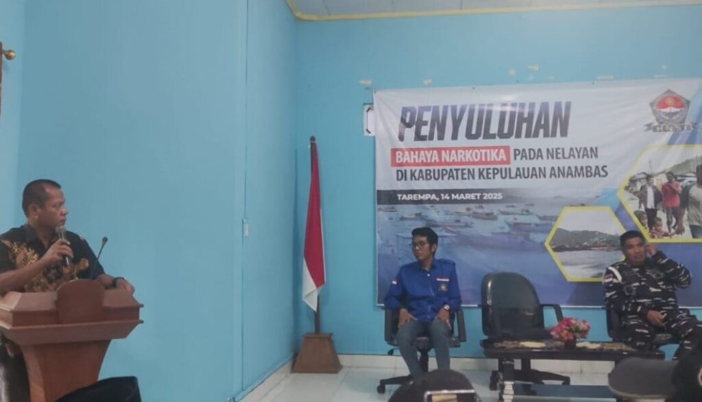 Penyuluhan bahaya narkoba bagi nelayan, siang tadi. (ft dari)