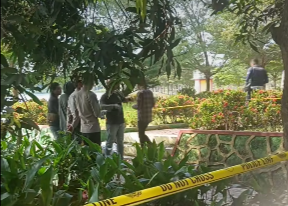 Petugas saat melakukan olah TKP di Taman Hijau Bersih Depan RSUD M Sani, sore tadi. (ft msaimi)