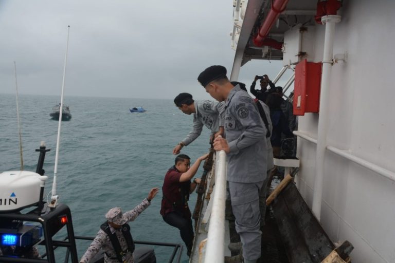 2 Nelayan Indonesia yang Ditangkap Malaysia Dijemput Bakamla RI di Perbatasan Batam-Johor