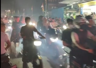 Suasana pawai takbir di Lingga, malam ini. (ft gafar)