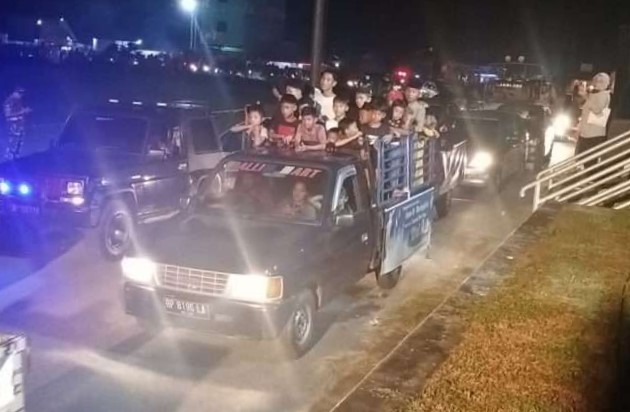 Suasana pawai takbir keliling di Singkep, beberapa waktu lalu. (ft rri)