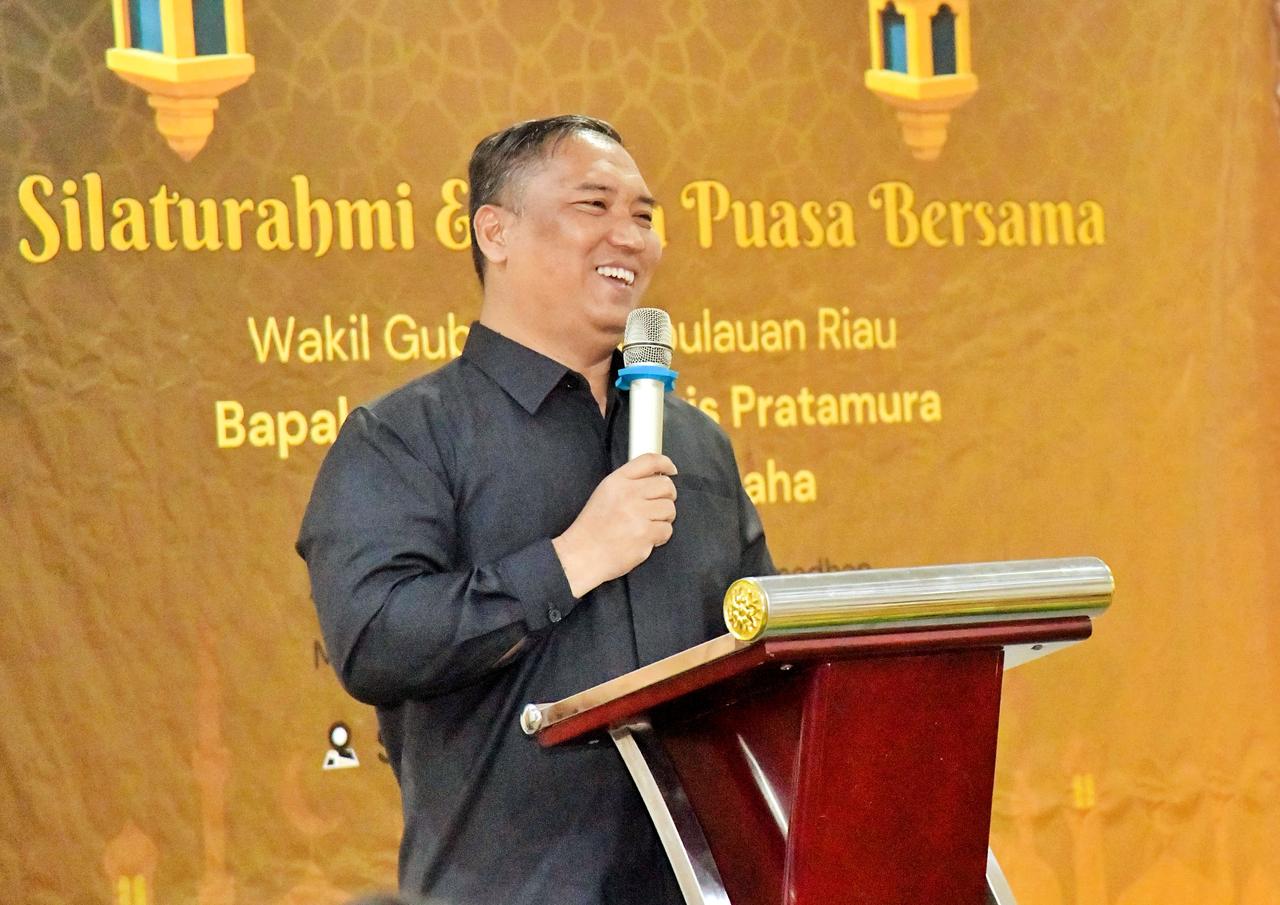Wagub Kepri Nyanyang Haris saat sambutan buka bersama tokoh di Batam, kemarin sore. (ft kominfokepri)