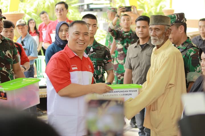 Wakil Gubernur Kepri Nyanyang Haris Pratamura saat ke Pulau Jang Moro, kemarin. (ft intikepri)