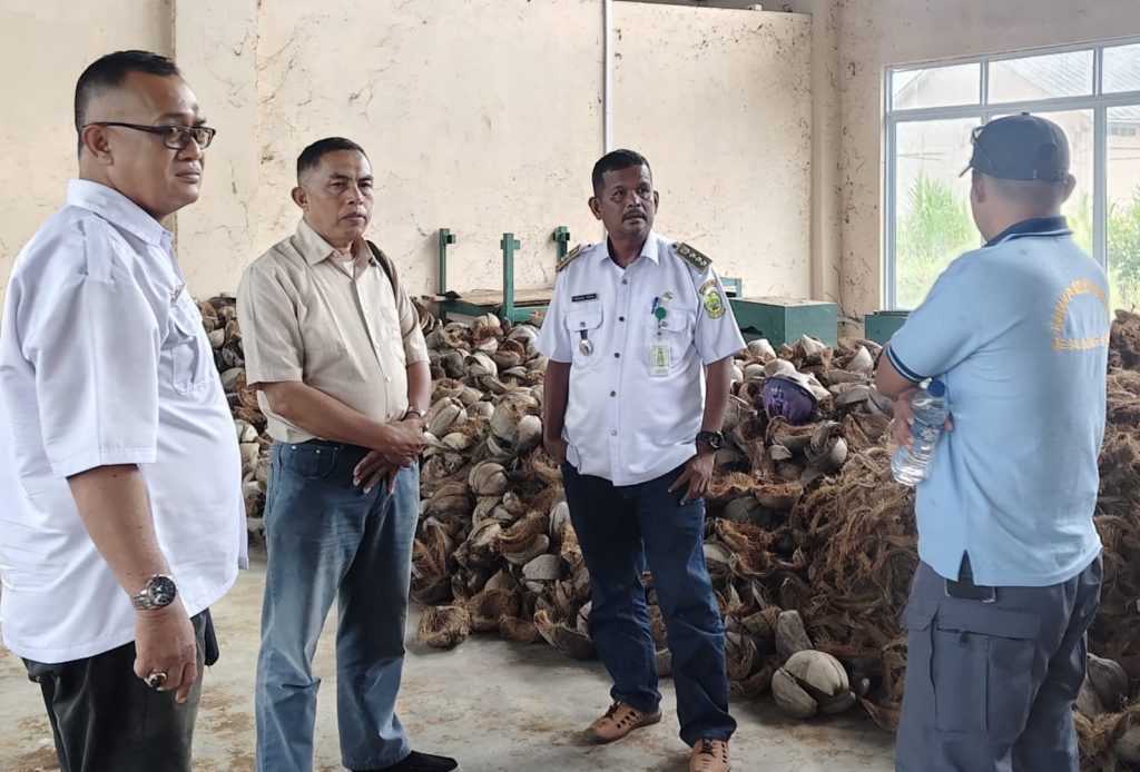 Sentra IKM Kelapa di Resang Bangkit Lagi, Pemkab Lingga Siap Dorong Ekonomi Daerah. (ft taufik zonamu)