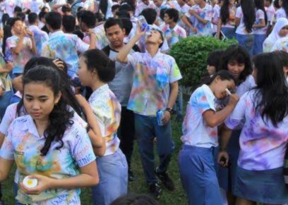 Suasana kelulusan sekolah di Depok. (ft tribunnews)