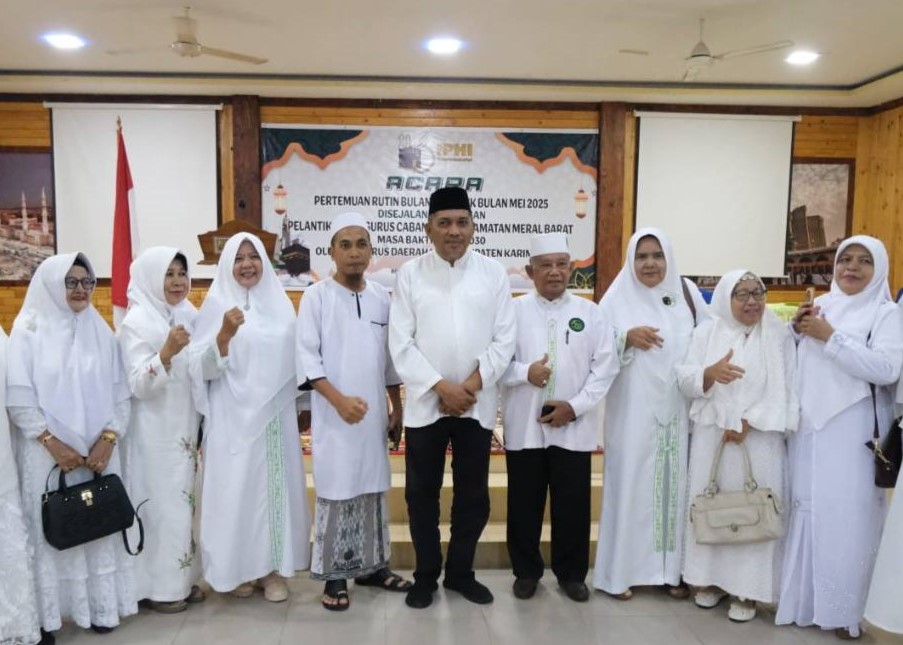 Wabup Rocky berfoto bersama Pengurus IPHI, kemarin. (ft msaimi)