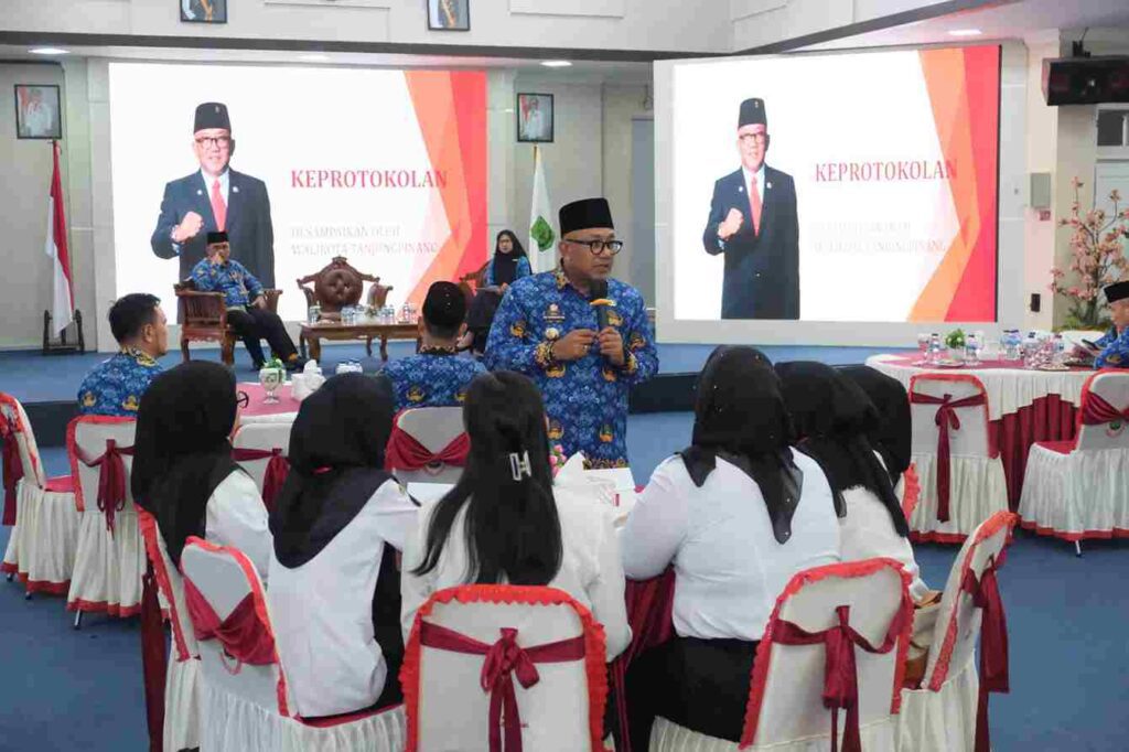 Walikota Lis Darmansyah saat acara workshop protokol dan MC. pagi tadi. (ft kominmfotjpinang)