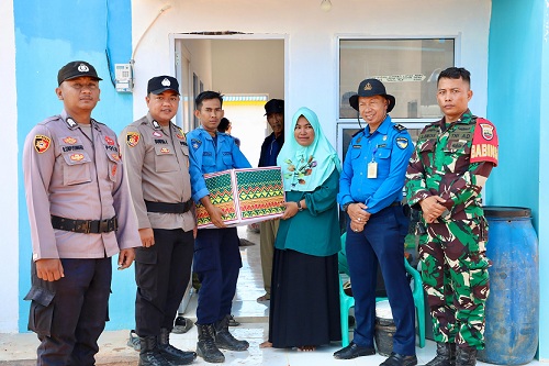 BP Batam saat memfasilitasi pergeseran tujuh Kepala Keluarga (KK) terdampak pengembangan kawasan Rempang Eco-City ke hunian baru yang berlokasi di Tanjung Banon. (ft humasbpbatam)