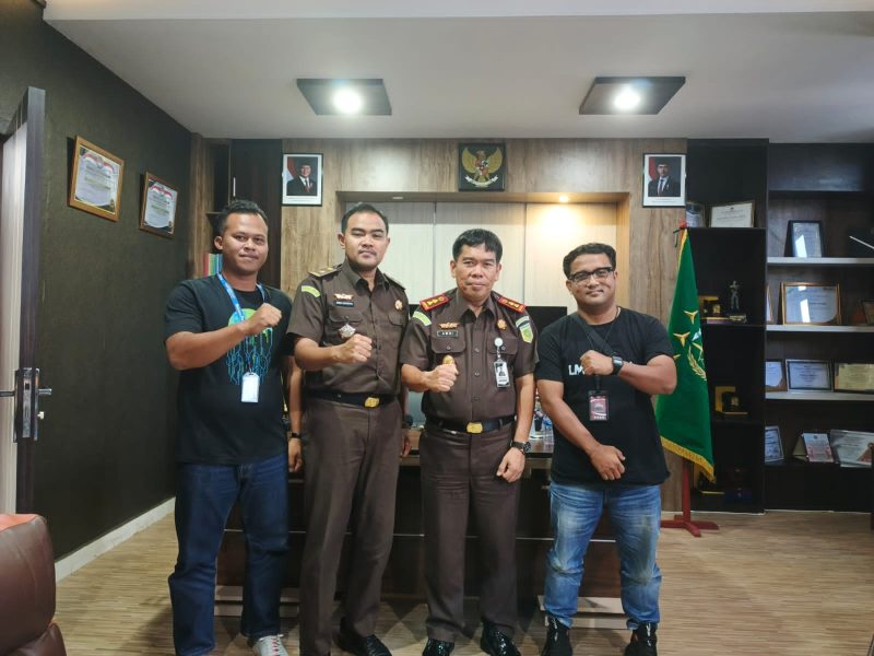 Pengurus LMG dan Kajari Lingga saat mengggelar pertemuan, kemarin. (ft dok ifaturahman)