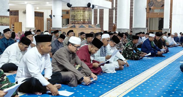 Suasana zikir dan istighosah di Natuna. (ft rusdiandika)