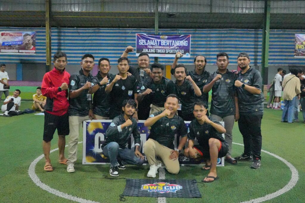 Bang Wan Syafri bersama anak-anak muda Natuna. (ft rusdiandika)