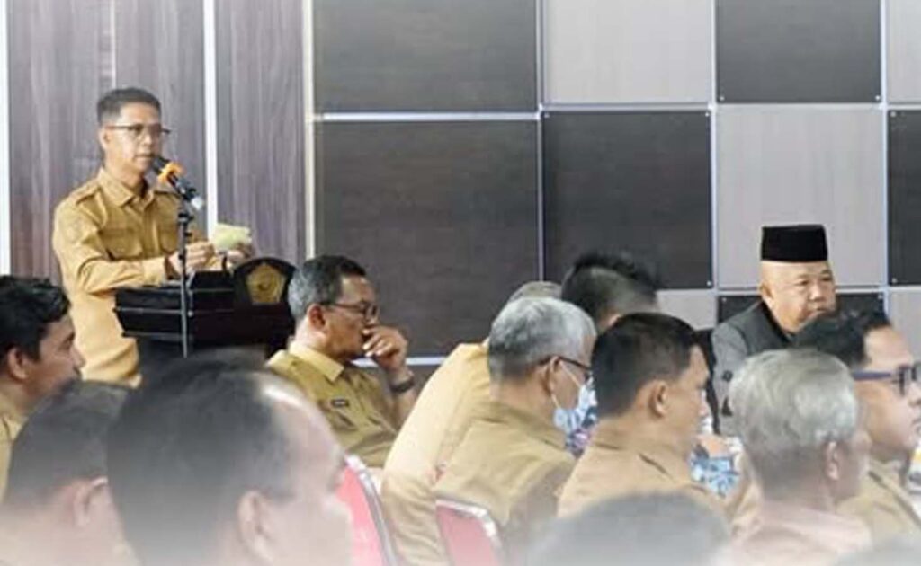 Bupati Iskandarsyah saat memimpin Musrenbang Kabupaten Karimun, kemarin. (ft prokopim)
