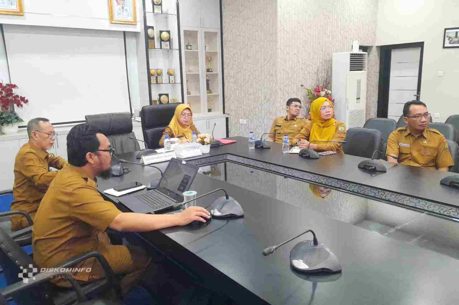 Jajaran di Pemkot Tanjungpinang saat mengikuti Rakor dengan kemendagri, pagi tadi. (ft kominfotpi)