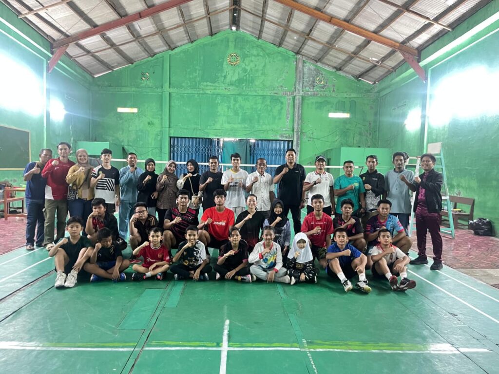 Pengurus dan atlet PBSI Natuna, siang tadi. (Ft rusdiandika)
