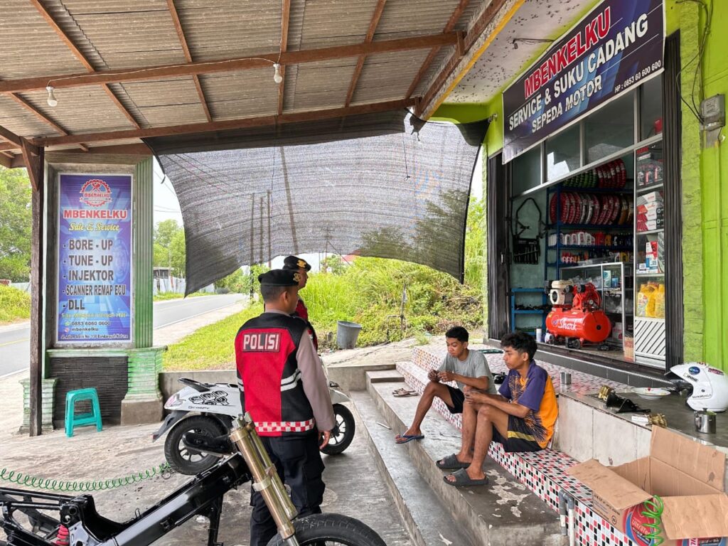 Anggota Polres Natuna saat menemui Pemuda Natuna,. pagi tadi. (ft rusdiandika)