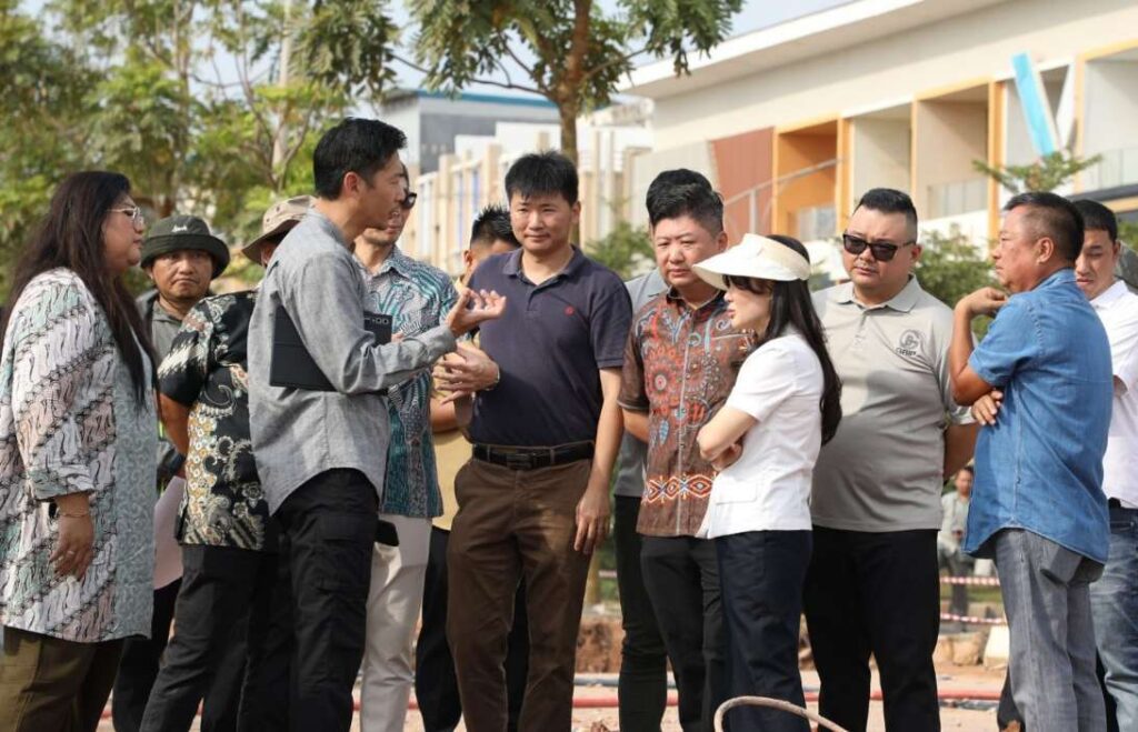 Masyarakat saat menemui Wakil Ketua BP Batam Li Claudia, pagi tadi. (ft humasbpbatama)