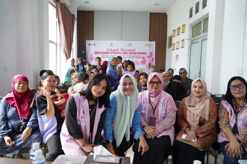 Srikandi PLN Batam menggelar Srikandi Movement dengan mengangkat tema “Mendukung Generasi Sehat Melalui Program Ibu Asuh” di Puskesmas Botania, Batam, kemarin. (ft plnbatam)