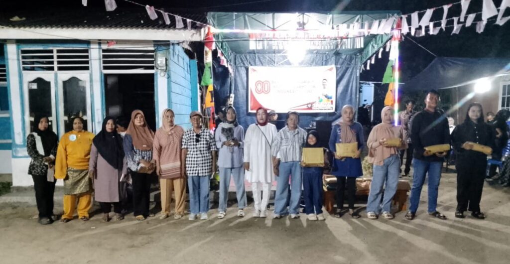 Suasana malam penutupan acara pesta rakyat Kampung Baru Tebing, kemarin malam. (ftcandra)