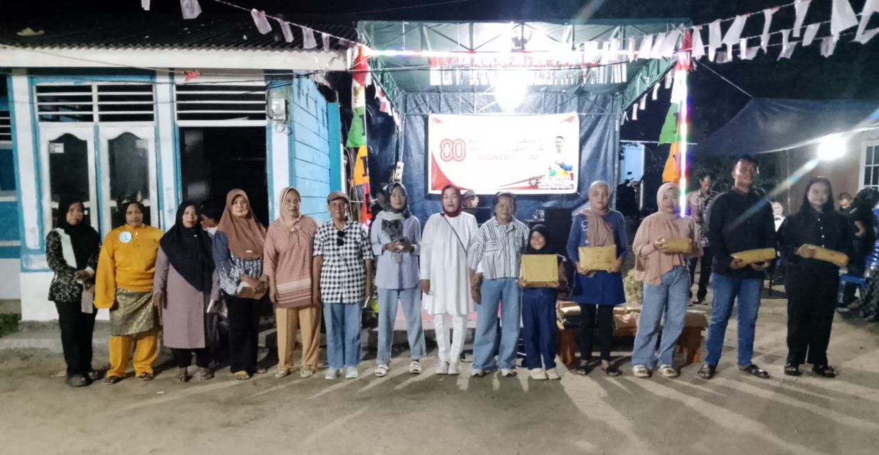 Suasana malam penutupan acara pesta rakyat Kampung Baru Tebing, kemarin malam. (ftcandra)