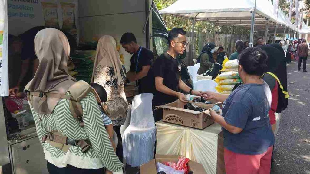 Suasana pasar murah serentak di Tanjungpinang, pagi tadi. (ft kominfotpi)