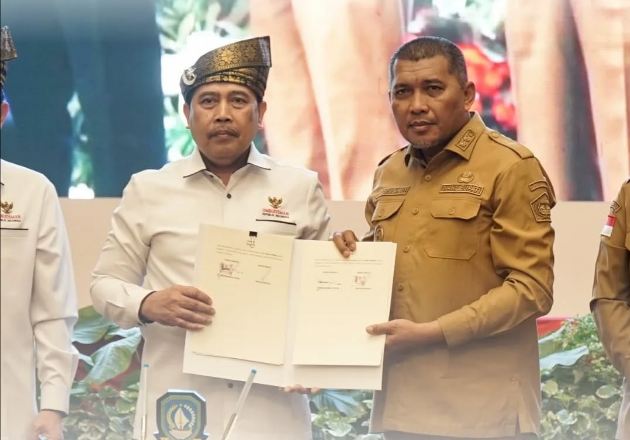 Berfoto bersama usai menandatangani kerjasama di Tanjungpinang, kemarin. (ft prokopim)