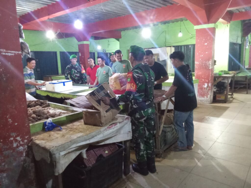 Koramil 02/Tarempa Kodim 0318/Natuna terus mendorong penguatan sistem keamanan lingkungan (Siskamling) di wilayah Tarempa Barat, Kecamatan Siantan, Kabupaten Anambas. (ft zamiri/radarsatu)