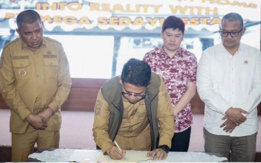 Penandatanganan MoU antara Pemkab Karimun dengan PT Sedayu, kemarin. (ft msaimi)