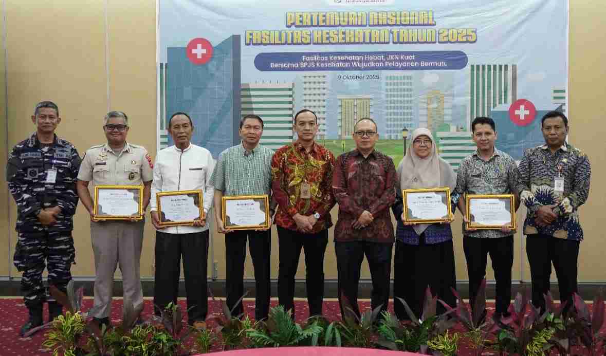 FKTP Sei Jang saat meraih penghargaan, kemarin. (ft kominmfotpi)