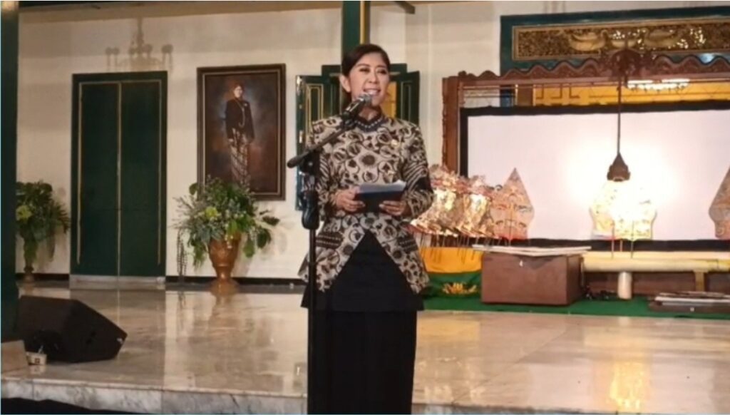 Menkomdigi RI) Meutya Hafid saat menghadiri pertunjukan budaya di Pura Mangkunegaran Solo Jawa Tengah, akhir pekan kemarin. (ft kemkomdigi)
