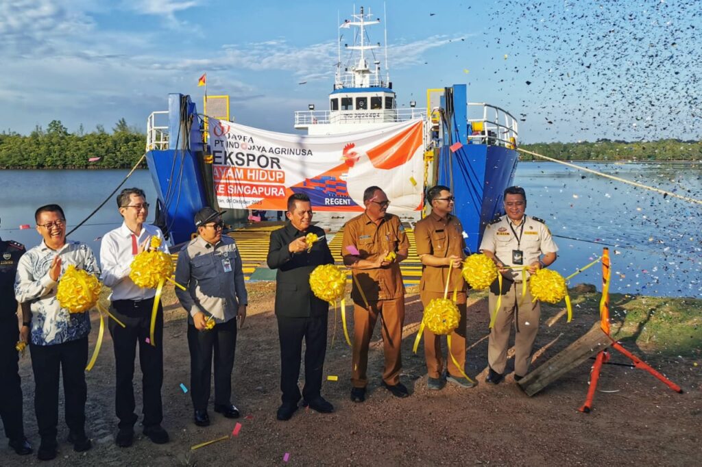 Pelepasan ekspor ayam hidup melalui jalur laut ke Singapura. kemarin. (ft kominfokepri)