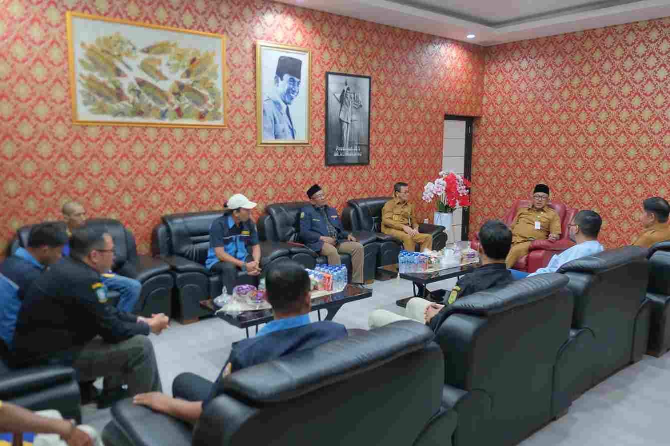 Pengurus Karang Taruna saat audiensi dengan Wako Lis Darmansyah, kemarin. (ft kominfotpi)