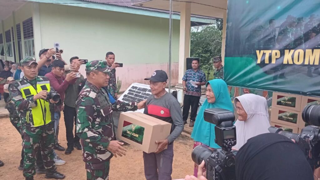 Pejabat Tinggi TNI AD Hadir Lengkap saat peninjauan program bantuan di Natuna, pagi tadi. (ft kominfonatuna)