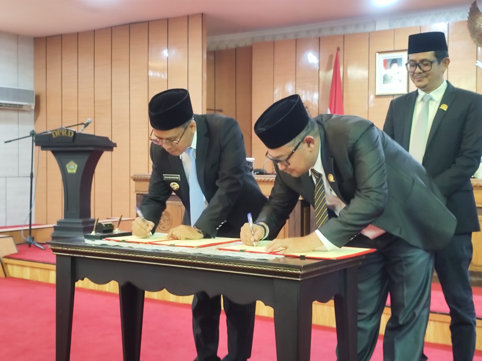 Perluas Jangkauan Layanan: Bupati Iskandarsyah Sahkan Ranperda Perubahan Nama BPR Tuah Karimun Jadi Bank Perekonomian