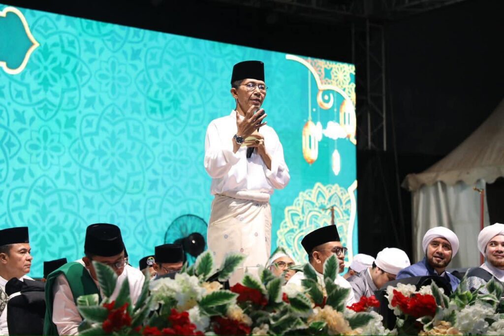 Wali Kota Batam Amsakar Achmad saat sambutan di acara Kepri Bersalawat, kemarin malam. (ft mcbatam)